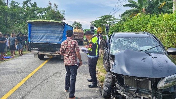 Rombongan Pemprov Sultra Tabrak Truk BBM di Buton