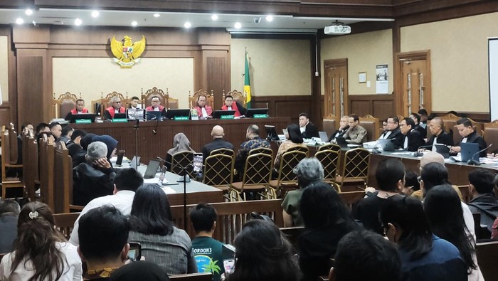 Anak Direktorat Pendidikan Mengaku Berikan HP ke Eks Dirjen