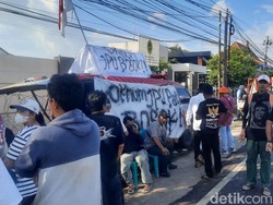 Massa Kawal Sidang Vonis Botok Cs Mulai Berdatangan ke PN Pati