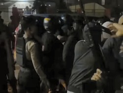 Penggerebekan Ricuh, Warga Halangi Polisi Tangkap Pengedar Sabu di Dompu