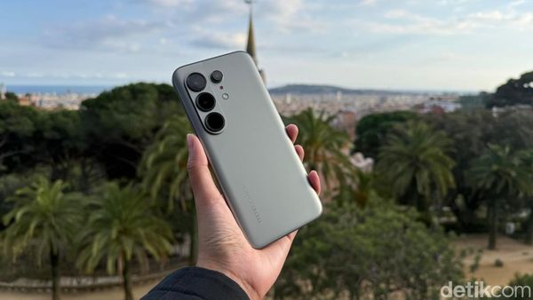 Menggenggam Tecno Camon 50 Pro 5G yang Kameranya Makin Gahar