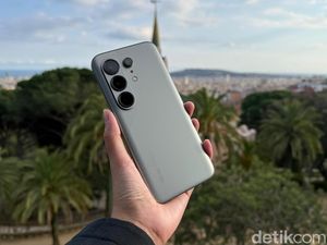 Menggenggam Tecno Camon 50 Pro 5G yang Kameranya Makin Gahar