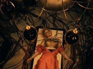 Ambisi Maggie Gyllenhaal Menghidupkan Monster dalam Skala IMAX