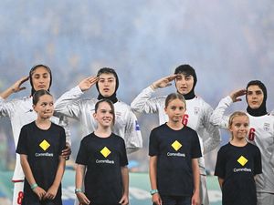 Sempat Diam, Timnas Putri Iran Kini Nyanyi Lagu Kebangsaan dan Hormat