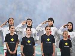 Sempat Diam, Timnas Putri Iran Kini Nyanyi Lagu Kebangsaan dan Hormat