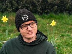 Mirip Ed Sheeran, Pria Ini Diminta Asuransi Rp 200 Miliar untuk Masuk Mall