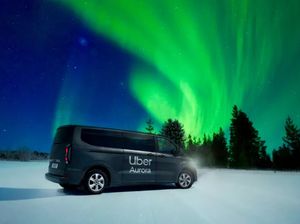Ini Baru Beda, Naik Taksi Online untuk Lihat Aurora