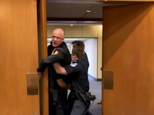 Video Veteran AS Berteriak Tak Ada yang Mau Berperang untuk Israel