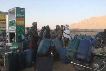 Berita dari Detik Finance: Warga Pakistan Andalkan Bensin Murah dari Iran