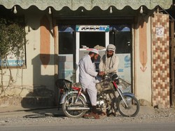 Video: Harga BBM Naik, Pakistan Liburkan Sekolah-50% Pekerja WFH!