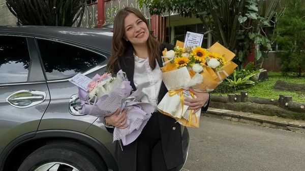 Berkah Ramadan, Andrea Henriette Raih Gelar S2 Hukum