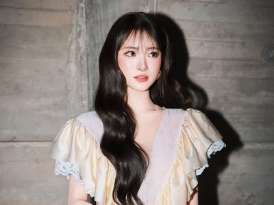 Penampilan Anna MEOVV di Fashion Show Chloe, Gayanya Bak Princess Jadi Viral