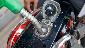 Berita dari Detik Finance: Iran Pangkas Kuota Pembelian BBM Maksimal 20 Liter