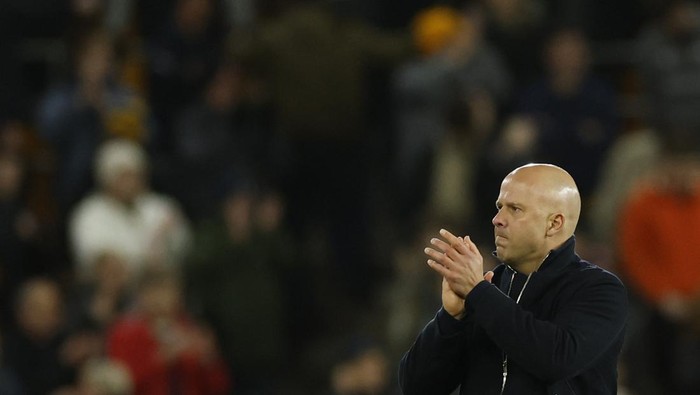 Soccer Football - Premier League - Wolverhampton Wanderers v Liverpool - Molineux Stadium, Wolverhampton, Britain - March 3, 2026 Liverpool manager Arne Slot looks dejected after the match Action Images via Reuters/Peter Cziborra EDITORIAL USE ONLY. 