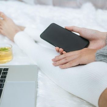 Penggunaan gadget yang berlebihan dapat membuat otak cepat lelah dan sulit berkonsentrasi. Memberi jeda dari layar gadget membantu pikiran kembali segar.