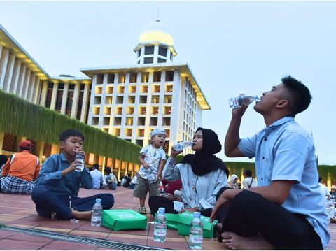 Buka bersama Le Minerale