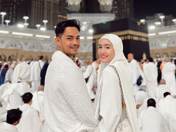 Intip Potret Febby Rastanty Umrah Perdana dengan Suami di Bulan Ramadan