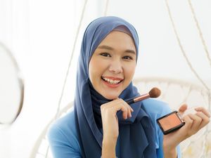 6 Tips Makeup Lebaran Praktis yang Tahan Lama saat Silaturahmi