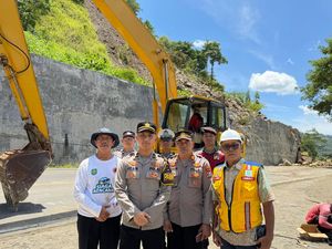 Longsor KM 16, Jalur Ponorogo-Trenggalek Ditutup Sampai Minggu