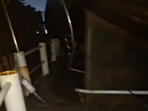 Tongkang Hanyut Hantam Jembatan di Sayung Demak