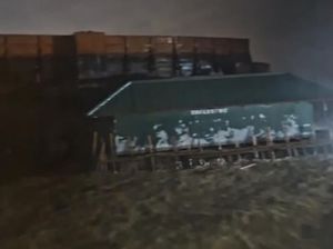 Kapal Tongkang Nyaris Hantam Rumah di Tambaksari Demak, Warga Mengungsi