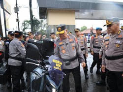 Cek Kesiapan Kendaraan Operasi Ketupat, Kapolda Banten Harap Tak Ada Kendala