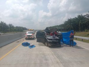 Innova Tabrak Truk di Tol Indrapura-Kisaran, 4 Orang Tewas