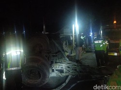 Truk Gandeng Ditabrak KA Blambangan di Probolinggo, Masinis Luka Berat