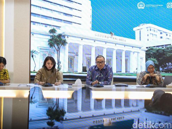 Ketegangan Meningkat, Kemlu Mulai Evakuasi WNI dari Iran