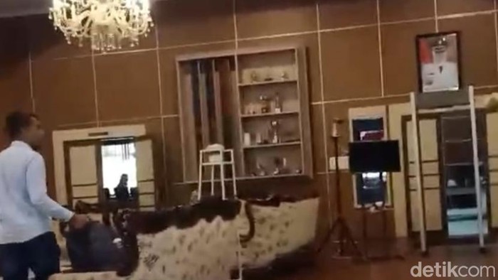 KPK Geledah Kantor Bupati Pekalongan, Segel Empat Ruangan