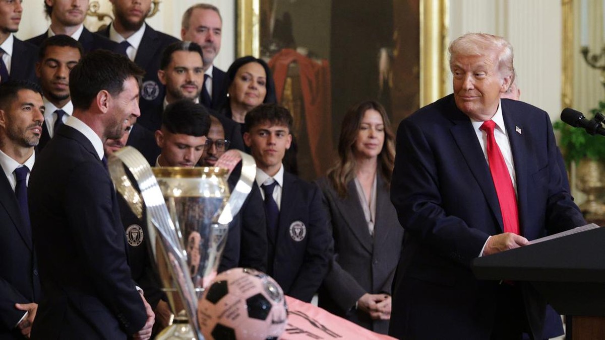 Momen Lionel Messi bertemu Donald Trump di Gedung Putih. (Foto: Alex Wong/Getty Images)