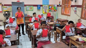 Keceriaan Siswa SDN 07 Palmerah Terima MBG dari SPPG Polri Saat Ramadan