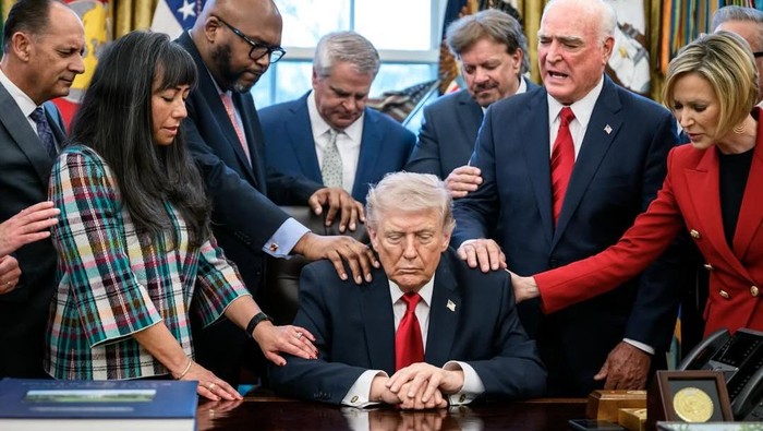 Trump didoakan oleh puluhan pendeta di Ruang Oval saat serangan Iran
