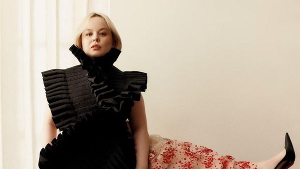 Foto: Bintang Bridgerton Bantah Disebut Plus Size, Ngaku Pakai Size M