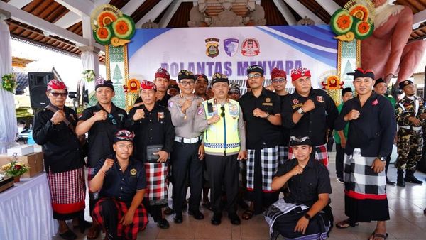 Momen Polantas Menyapa di Bali, Kakorlantas Sapa Pecalang hingga Driver Ojol