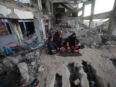 Potret Momen Buka Puasa di Bebagai Negara, Palestina hingga Jakarta