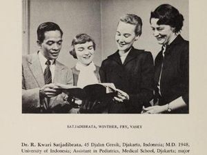 Ini Orang Indonesia Pertama yang Berkuliah di Harvard, Ternyata Mantan Rektor Unair!