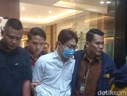 Richard Lee Digiring ke Ruang Tahanan PMJ Usai Diperiksa Soal Laporan Doktif