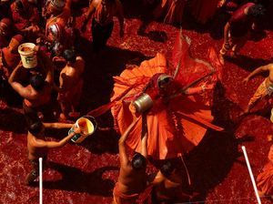 Sehari Setelah Holi, Tradisi Huranga Digelar Meriah di Mathura