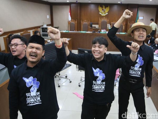 Tangis Haru Pecah Usai Delpedro Dkk Divonis Bebas