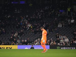 Tottenham Bapuk, Fans Cabut dari Stadion di Paruh Babak