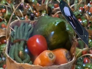 Viral Souvenir Pernikahan Unik Berisi Sayur Segar, Tamu Pulang Bawa Labu Siam