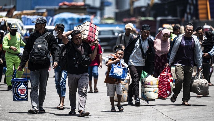 Arus Mudik Lebaran Awal Terlihat di Pelabuhan Tanjung Emas Semarang