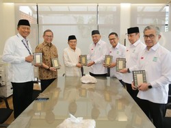 Dewan Masjid Indonesia Terima Wakaf Alquran untuk Perkuat Literasi Keimanan