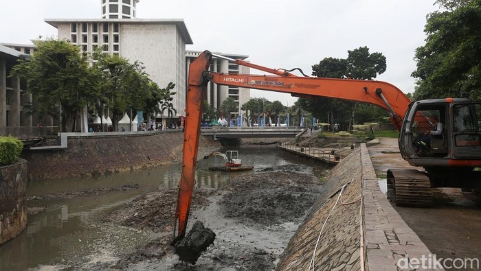 Pengerukan Sungai Ciliwung Dikebut untuk Hindari Banjir di Jakarta