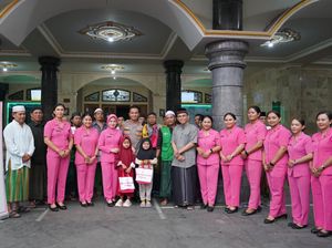 Polres Gianyar dan Bhayangkari Berbagi Takjil di Dua Masjid