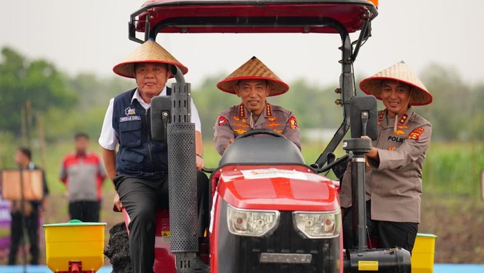 Kapolri Tanam Jagung Serentak di Seluruh Indonesia
