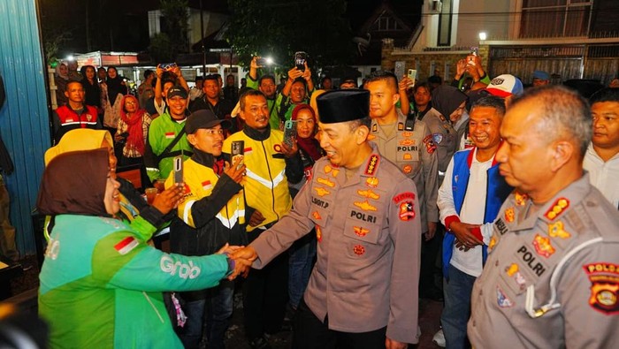 Kapolri Jendral Listyo Sigit Kunjungi Kedai Ado Presisi Palembang