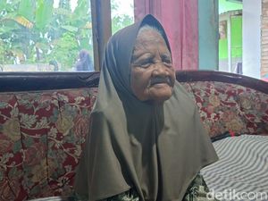 Pilu Nenek Penjual Pisang di Nganjuk: Sering Kena Tipu, Kini Uang Mainan