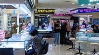 Harap-harap Cemas Pedagang Emas Cikini Menanti Pembeli Jelang Lebaran